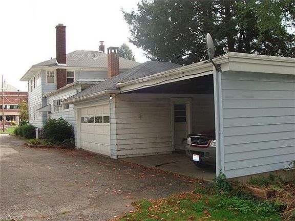 4th image of 839 S Main St