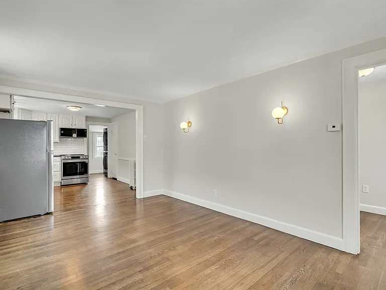 19 Fairview Ave #B — Photo 5