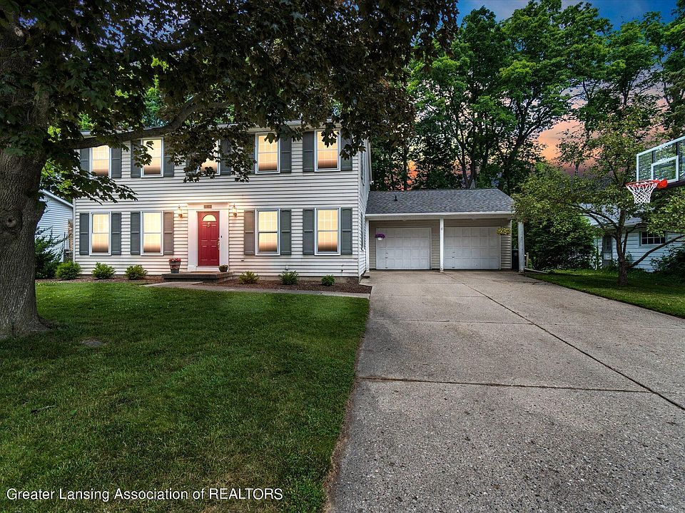 1st image of 842 Whitman Dr