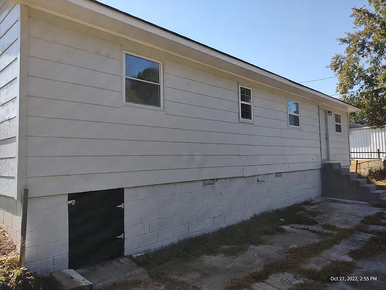 1020 S Main St NE — Photo 14