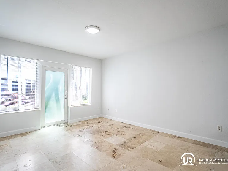 2180 Bay Dr #5B — Photo 6