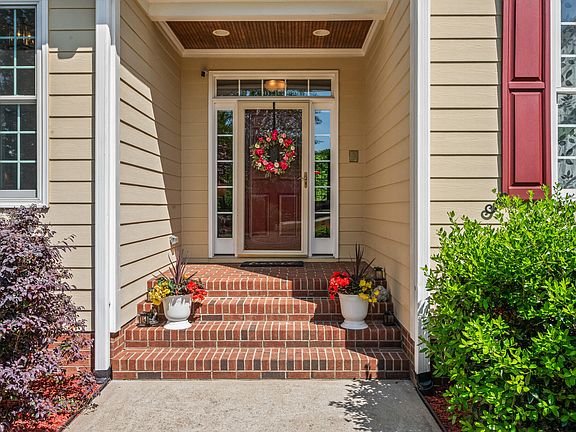 5th image of 5441 Maggie Run Ln