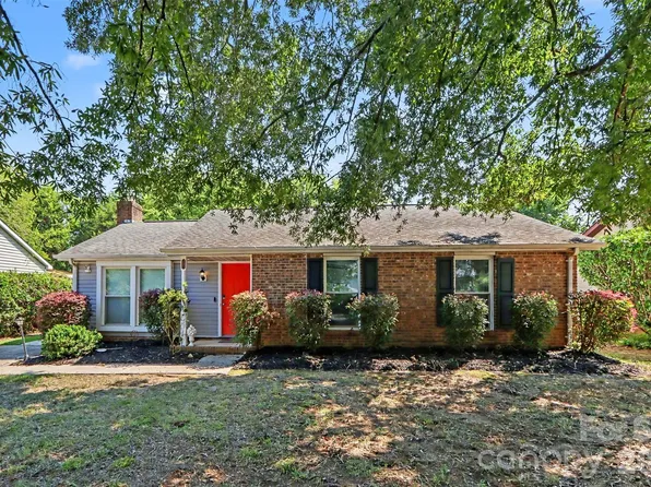 3001 Old House Cir, Matthews, NC 28105