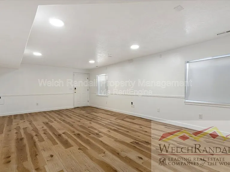 179 E 2200 S — Photo 17