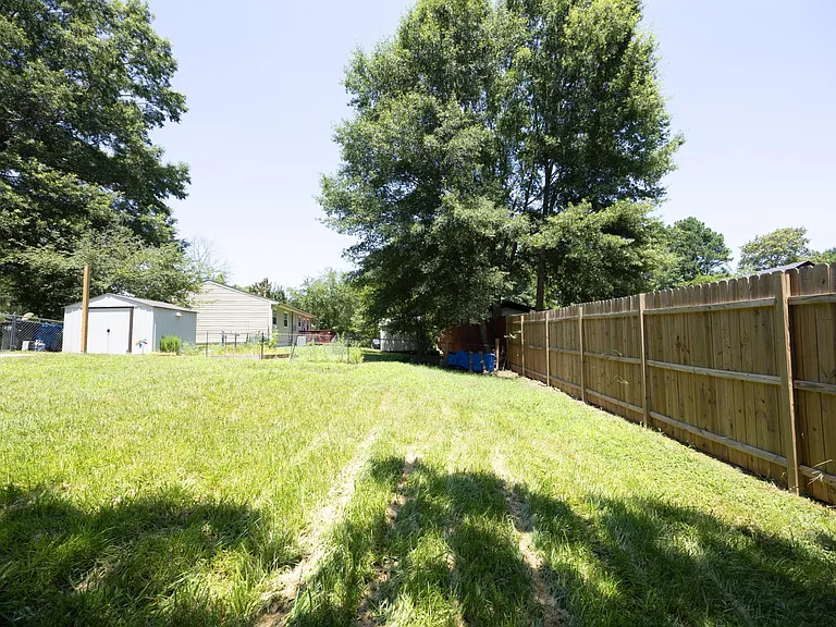 3017 Wedgedale Ave — Photo 6