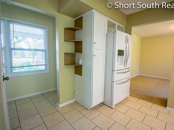 4th image of 6881 Young Ave NE