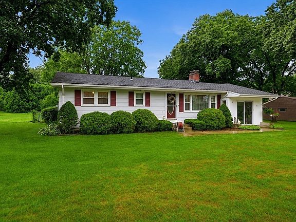 3rd image of 62 Pine St