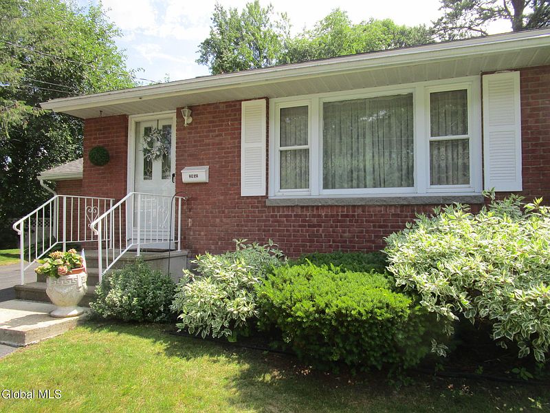 5th image of 2952 Gibson Street