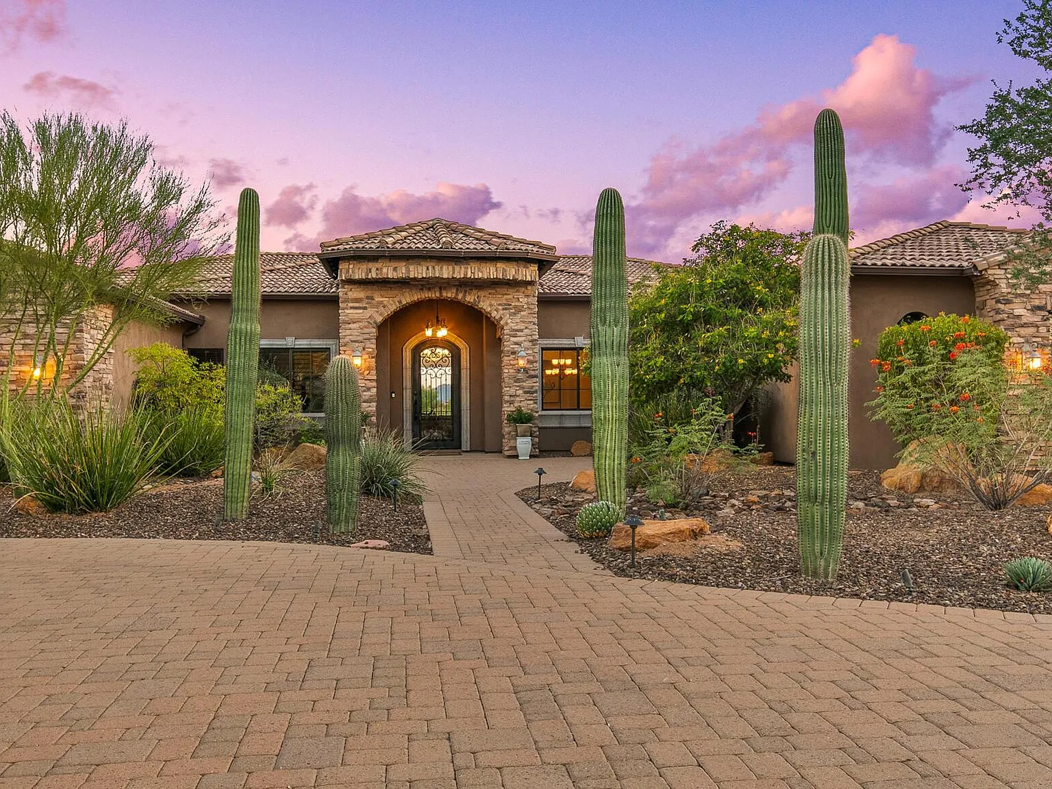 6 bed, 4.5 bath, 4733 sqft, $12,000 — Photo 3