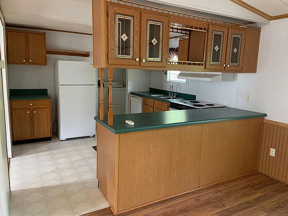 2nd image of 429 Brooks Cove Dr