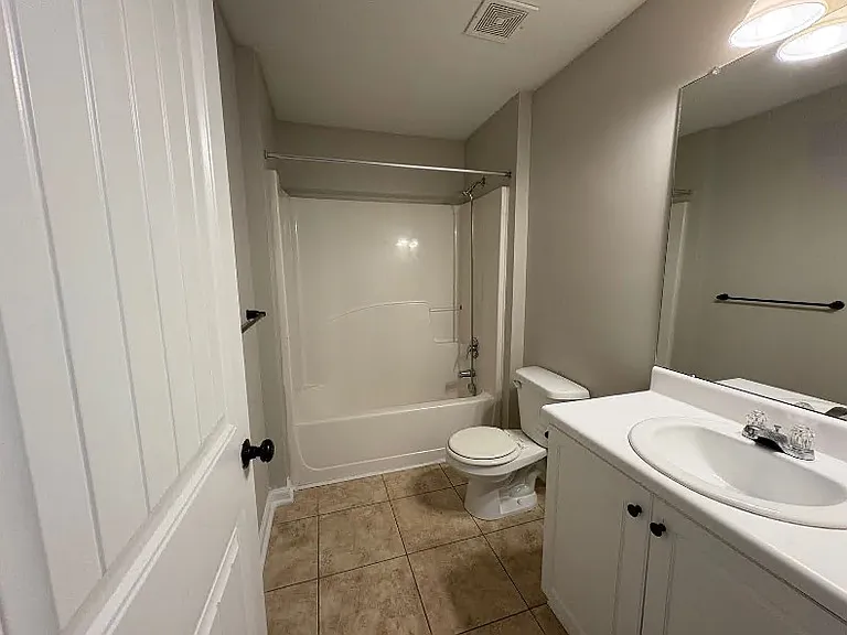 New London Apartments — Photo 28