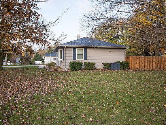 4th image of 821 Meadow Dr