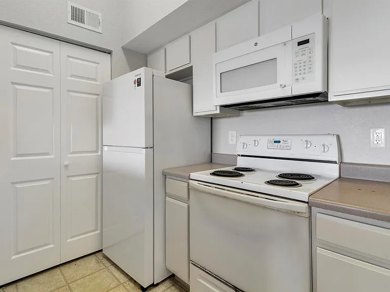141 SW Palm Dr #306 — Photo 22