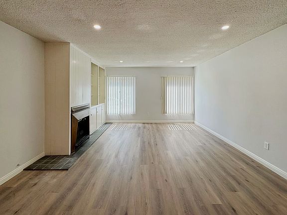 3rd image of 921 Arcadia Ave APT 1