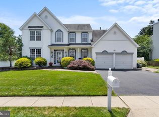 35 Dark Leaf Dr, Hamilton, NJ 08610