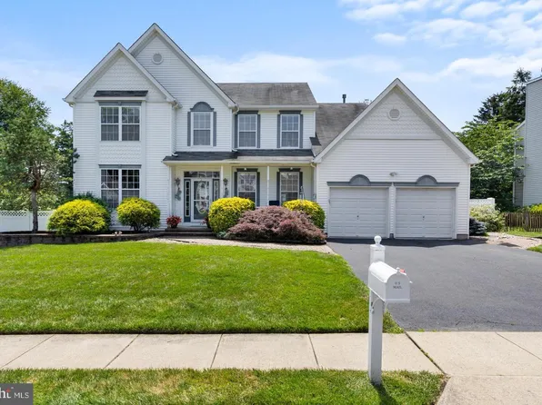 35 Dark Leaf Dr, Hamilton, NJ 08610