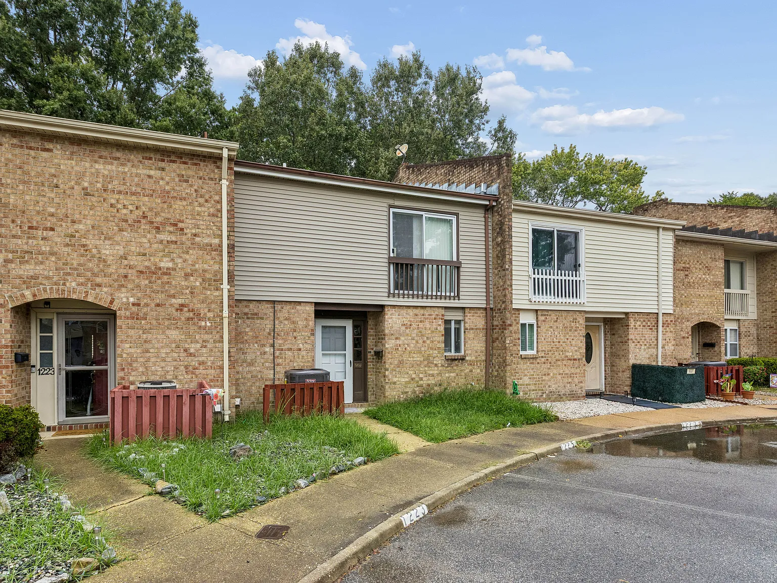3 bed, 1.5 bath, 1582 sqft, $2,100 — Photo 3