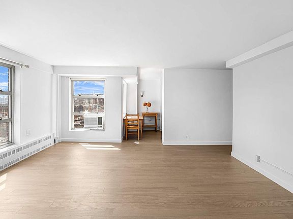 3rd image of 90 La Salle St APT 21E