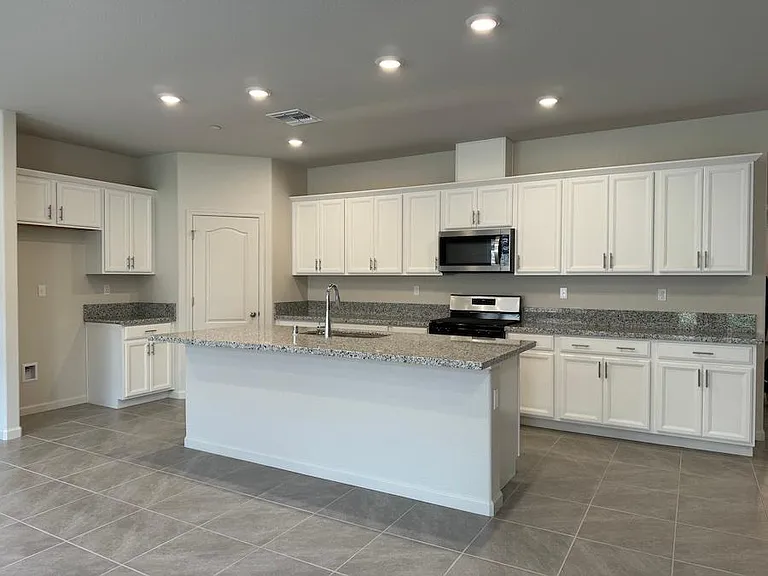 1152 Ramos Dr — Photo 2