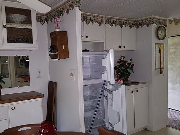 4th image of 219 Pink Swallow Ln