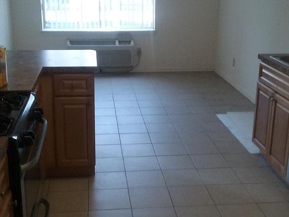 3rd image of 171 Wellington Ct APT 1B