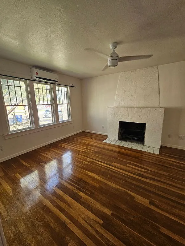 2 bed, 1.0 bath, 1070 sqft, $2,000 — Photo 3