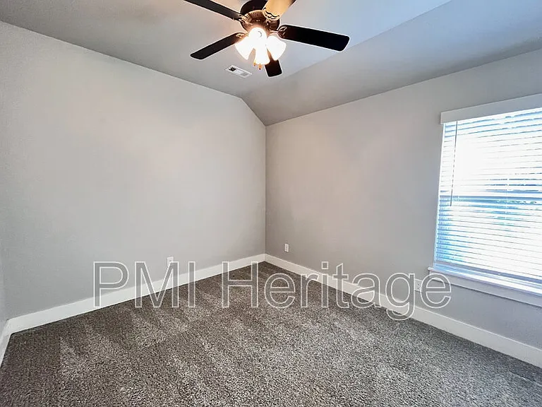 24 Bonhill Ln — Photo 16