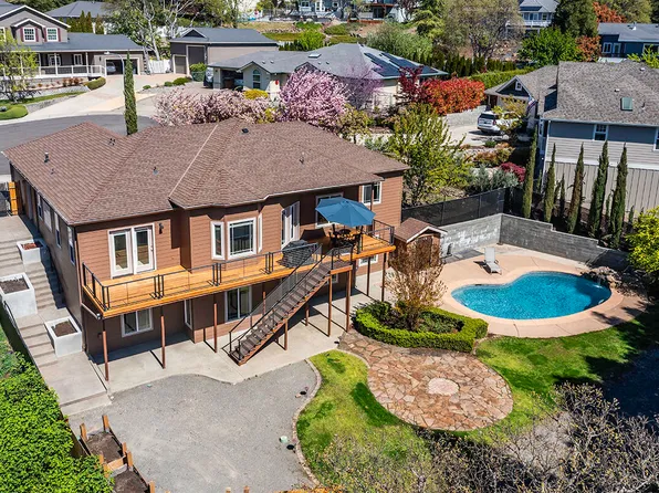 4289 Murryhill Ct, Medford, OR 97504