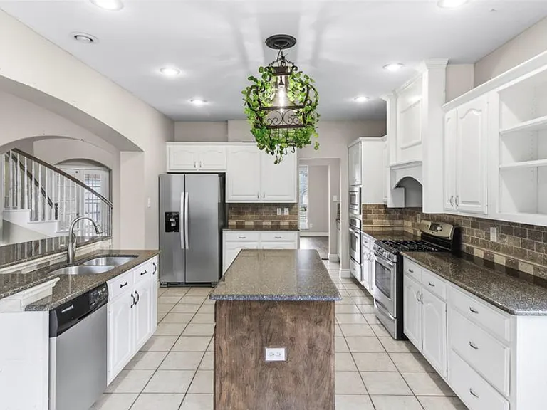 2622 Westwind Dr — Photo 9