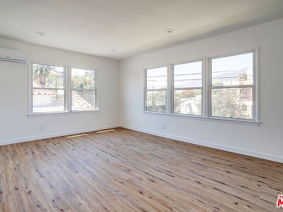 4th image of 930 E Lexington Dr APT 4