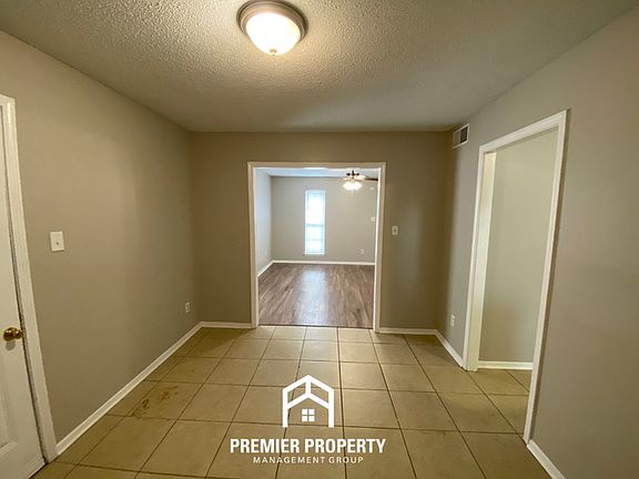 5th image of 3940 Twin Lakes Dr