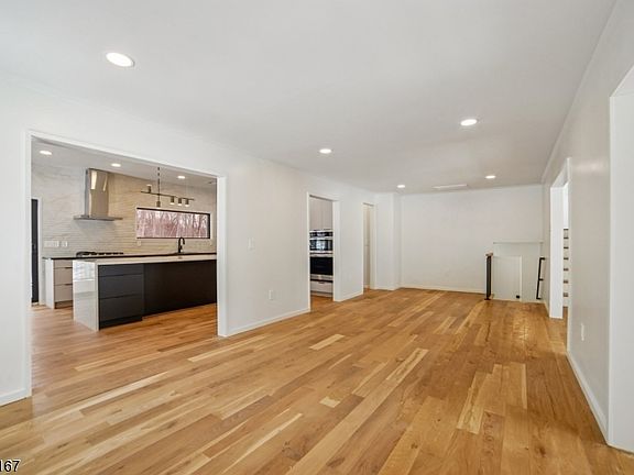 3rd image of 156 Park Rd