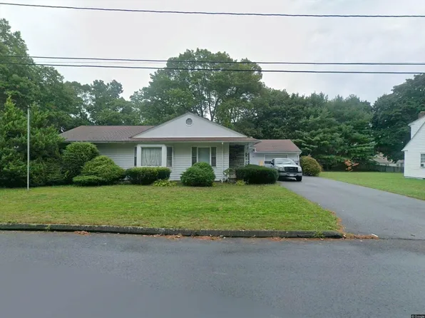 24 Highland Ter, Taunton, MA 02780