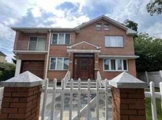 1902 Murray St, Whitestone, NY 11357