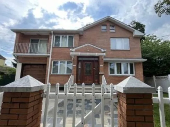 1902 Murray St, Whitestone, NY 11357