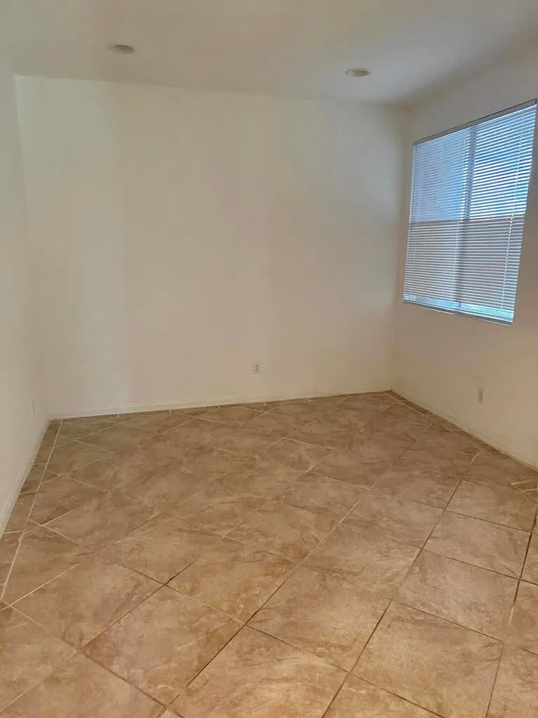 4 bed, 2256 sqft, $3,300 — Photo 3