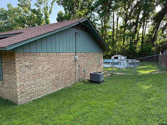 4th image of 203 N Paradise Dr