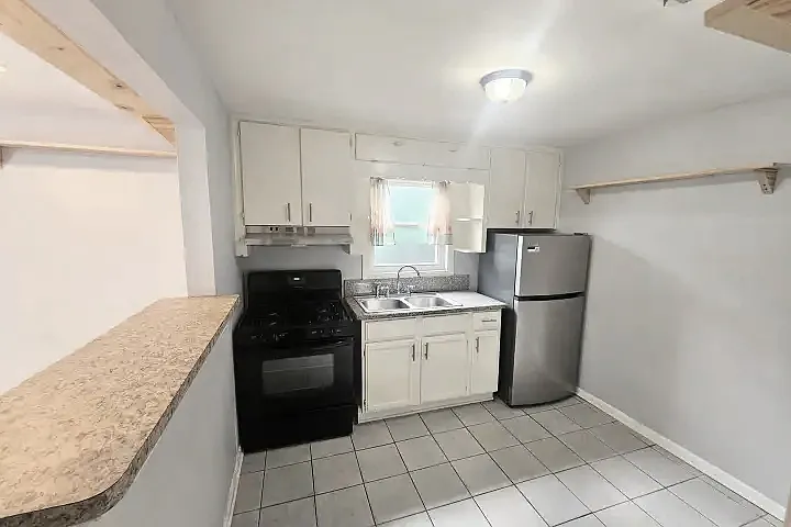1155 United Ave SE #B — Photo 4