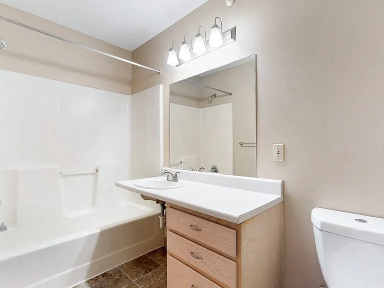 Cambridge Apartments — Photo 23