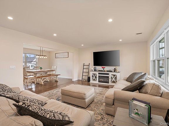 3rd image of 2548 Ocean Avenue