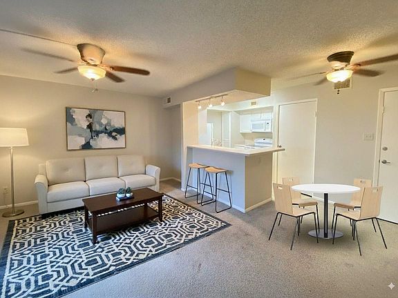 2nd image of 3919 Fairmont Pkwy APT 162