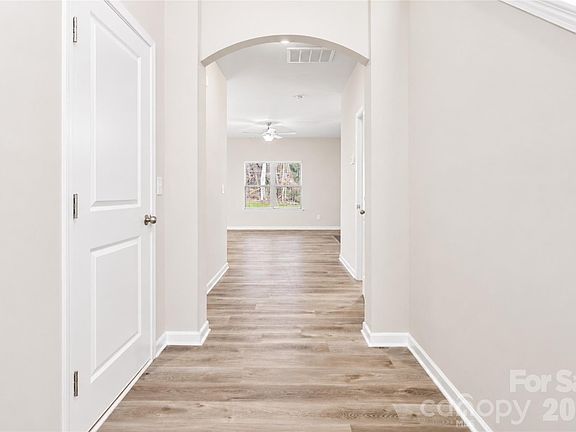 5th image of 207 Roxanna Ct