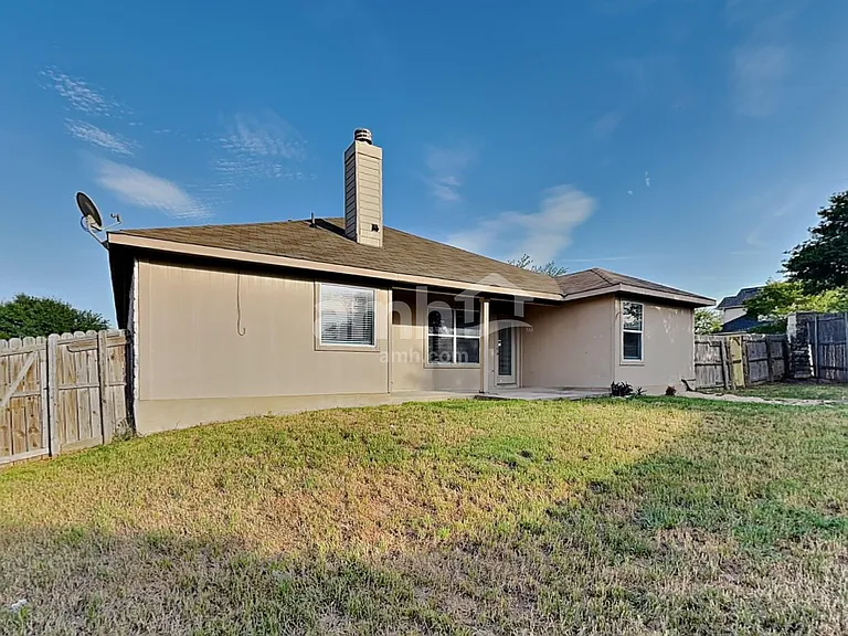 1701 Amberwood Loop — Photo 18