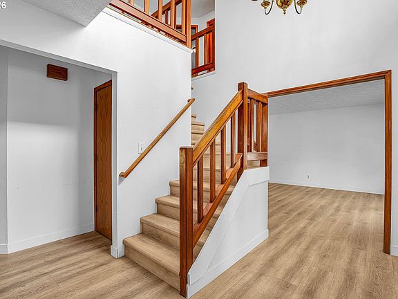 5th image of 1510 NW Towle Ter
