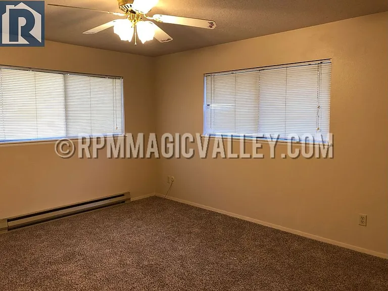 747 Meadows Dr #2 — Photo 29