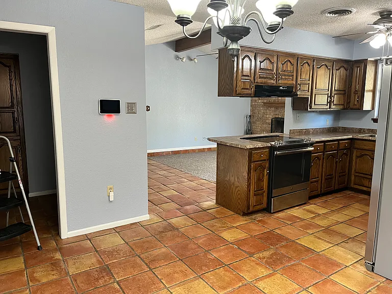 4717 Beall Blvd — Photo 4