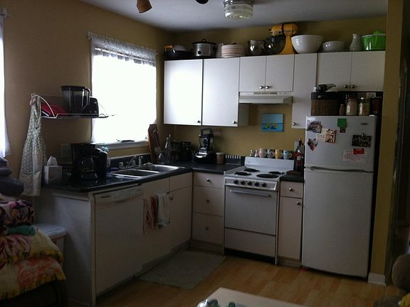 Open floor plan - kitchen flows right into the living room