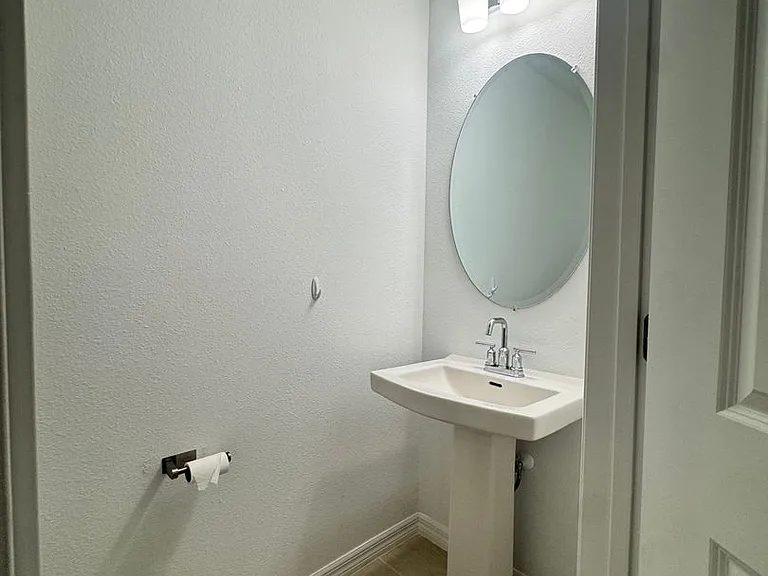8528 Daybreak St — Photo 25