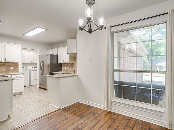 4th image of 636 Cumberland Dr