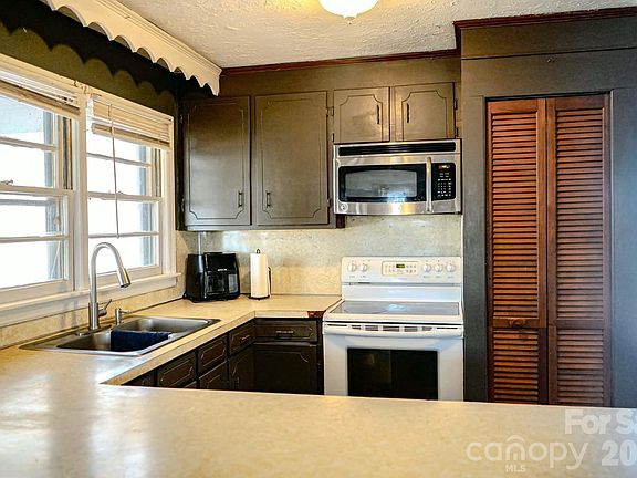 4th image of 2333 Washburn Rd